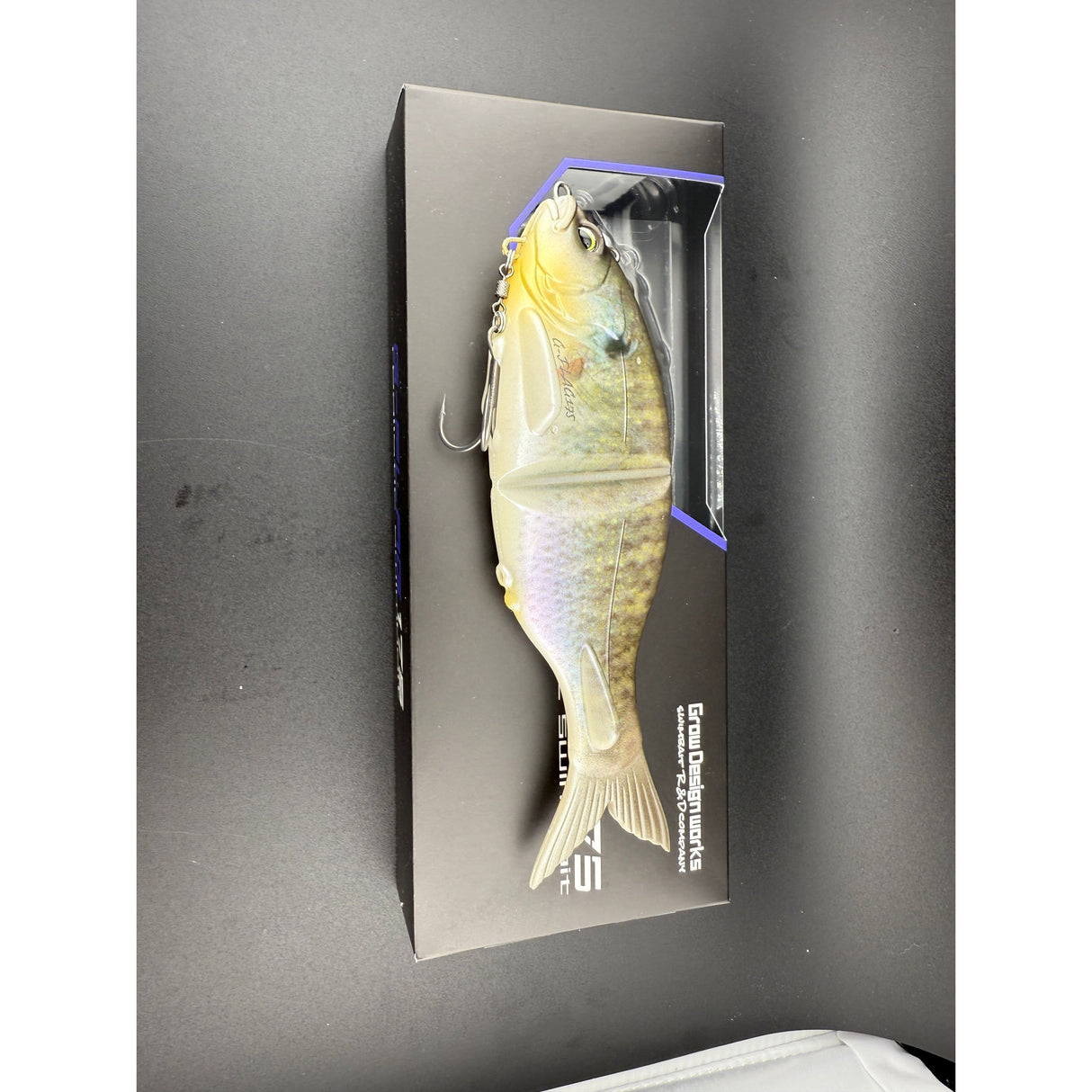 GROW DESIGN WORKS FLAG 175 - RE FEMALE GILL (Limit 1 Per Customer)